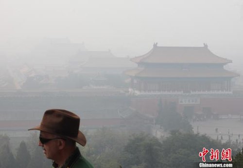 大范围雨雪降温天气席卷中国 东部大雾弥漫(图)