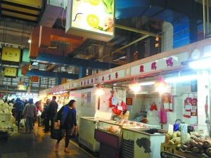 市场内冷鲜鸡档口生意冷清