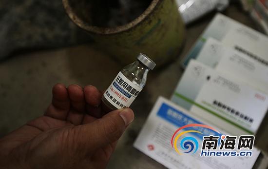 南海网记者在该养猪场发现,养猪场老板将人用药用于生猪。南海网记者刘洋摄