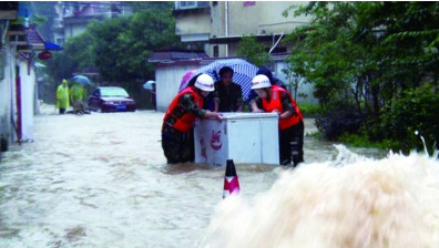 皖南暴雨成灾 水库超汛限水位