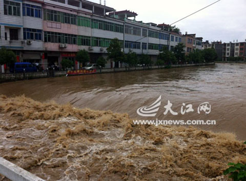 暴雨致赣北20万人受灾 经济损失逾亿元