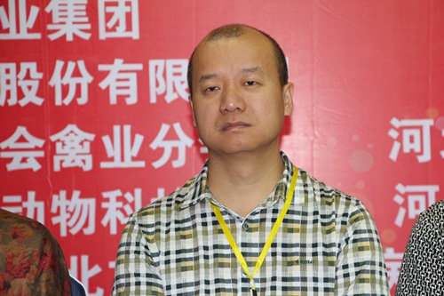 新疆泰昆集团畜禽事业部总经理王明亮先生做主题报告