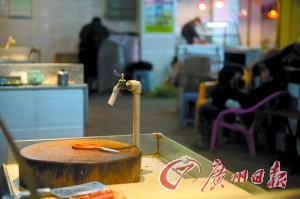 鸡档生意很淡。