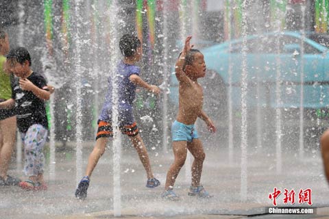我国近半省份现高温 山东等局地气温达37℃【题目后半部分根据最新预警】