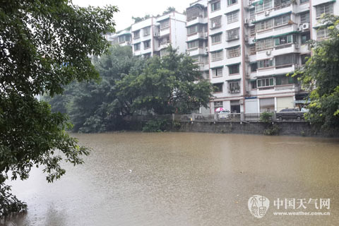 川渝等有暴雨 南方暑热北方早晚凉