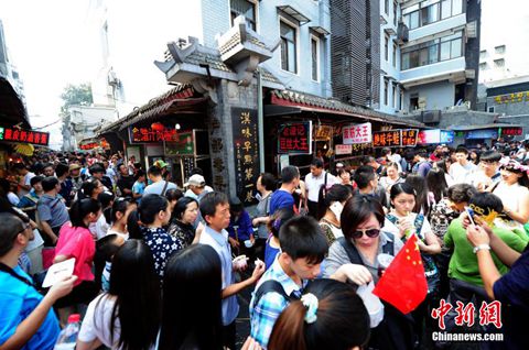 全国晴多雨少 华北黄淮雾或霾发展