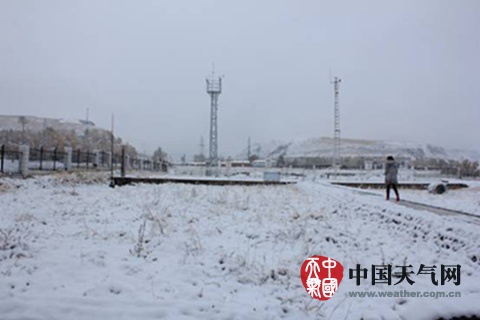 气温跌破冰点 甘肃肃南迎来首场降雪（组图）