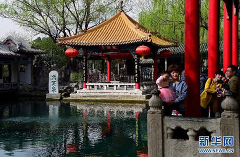 北方10多省市春雨滋润 新疆甘肃有沙尘