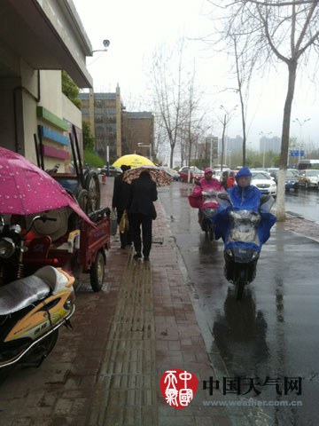 清明长江中下游雨哗哗 华南高温现身