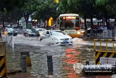 江南华南强降雨持续 京冀周末不足20℃