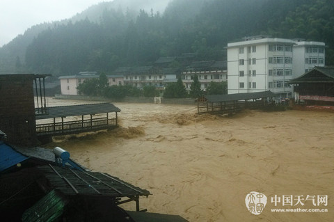 南方【9】省再遭暴雨袭击 华北东北有雷雨