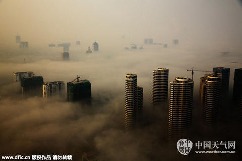 江苏山东等地有大雾 “巨爵”携大风袭东南沿海 