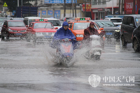 广东广西局地大雨 南京合肥迎新年首场雪
