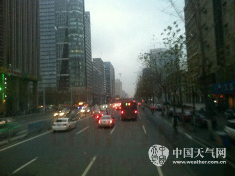 10余省市陷霾伏 南方持续雨雪