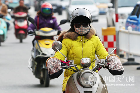 今起南方大范围雨雪冰冻开始 7省市大到暴雪