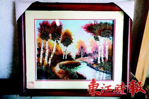 ▲叶伟兰制作的羽毛画。
本版图片(除署名外)
《东江时报》记者周楠 实习生王丽思 摄