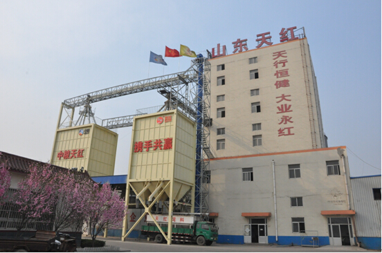 山东天红饲料科技有限公司现代化、花园式工厂.jpg