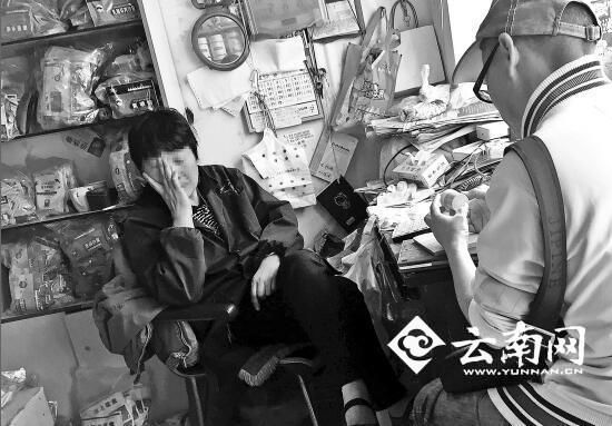 织布营兽药批发市场一老板娘从抽屉里拿出200元一瓶的阉鸡药