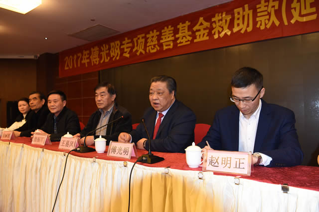圣农集团董事长_圣农集团董事长全家照